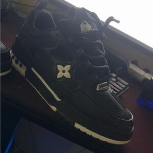 Stylish Black Men's Sneakers